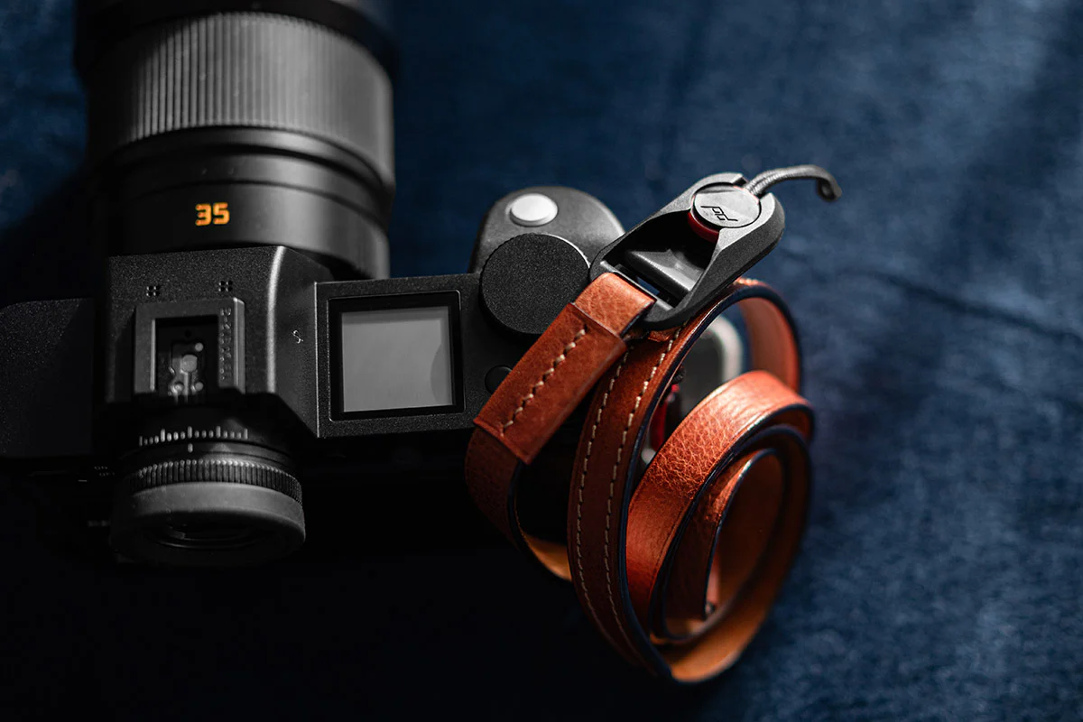 Arte di Mano Comodo Neck Strap with Peak Design Anchors, XL, 120cm - Rally Black with Black Stitching - Image 7