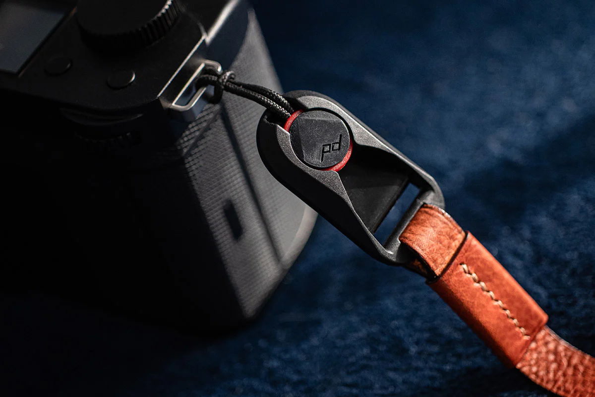 Arte di Mano Comodo Neck Strap with Peak Design Anchors, XL, 120cm - Rally Black with Black Stitching - Image 8