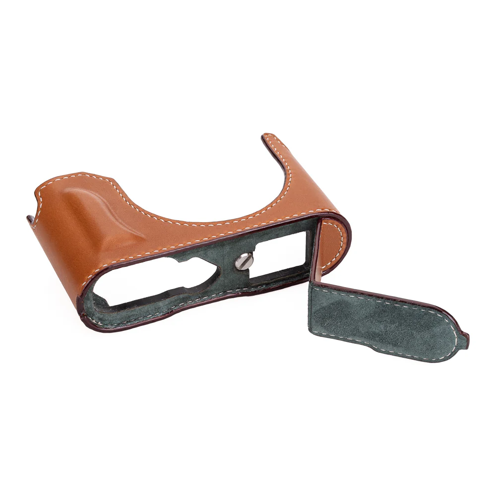Arte di Mano Leica Q3 Half Case (Type 1-SD, Screw Secured) - Novonappa Tan - Image 5