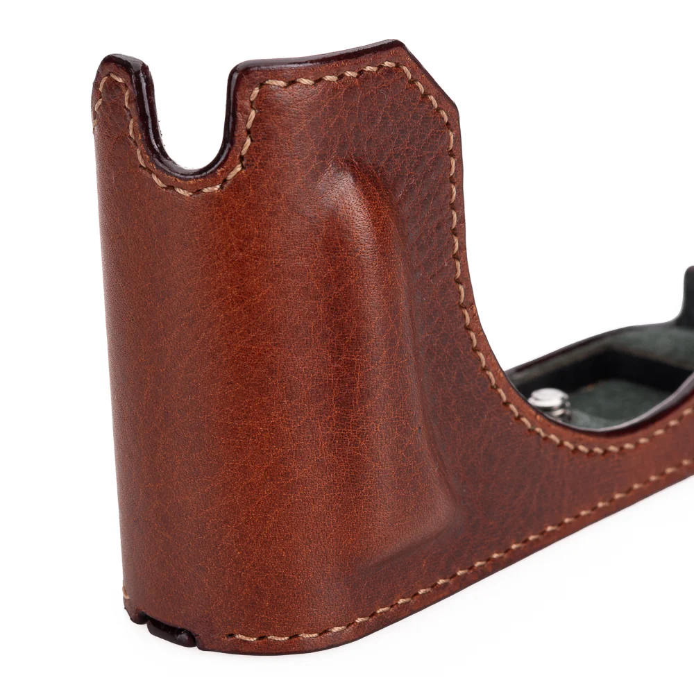 Arte di Mano Leica Q3 Half Case (Type 1-SD, Screw Secured) - Rally Volpe - Image 3