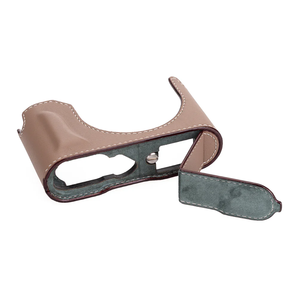 Arte di Mano Leica Q3 Half Case (Type 1-SD, Screw Secured) - Swift Etoupe - Image 5