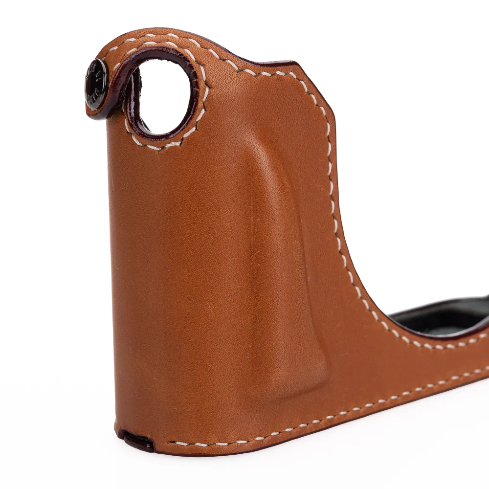 Arte di Mano Leica Q3 Half Case (Type 2-TR, Snap Secured, Tripod Mount) - Novonappa Tan - Image 3