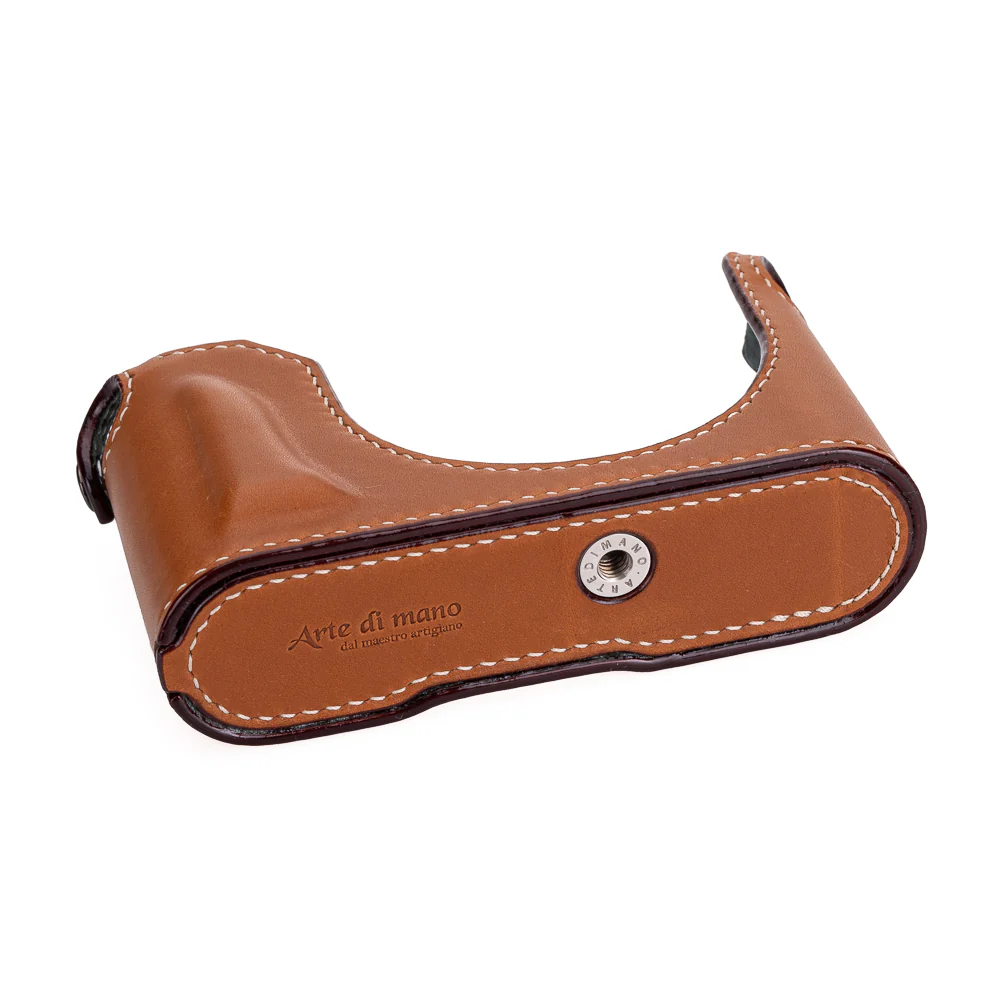 Arte di Mano Leica Q3 Half Case (Type 2-TR, Snap Secured, Tripod Mount) - Novonappa Tan - Image 5