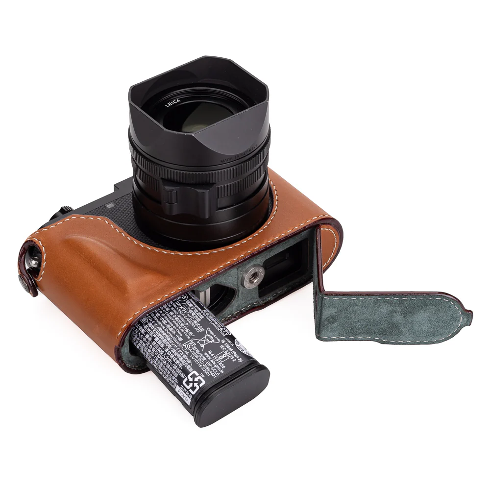 Arte di Mano Leica Q3 Half Case (Type 2-TR, Snap Secured, Tripod Mount) - Novonappa Tan - Image 9