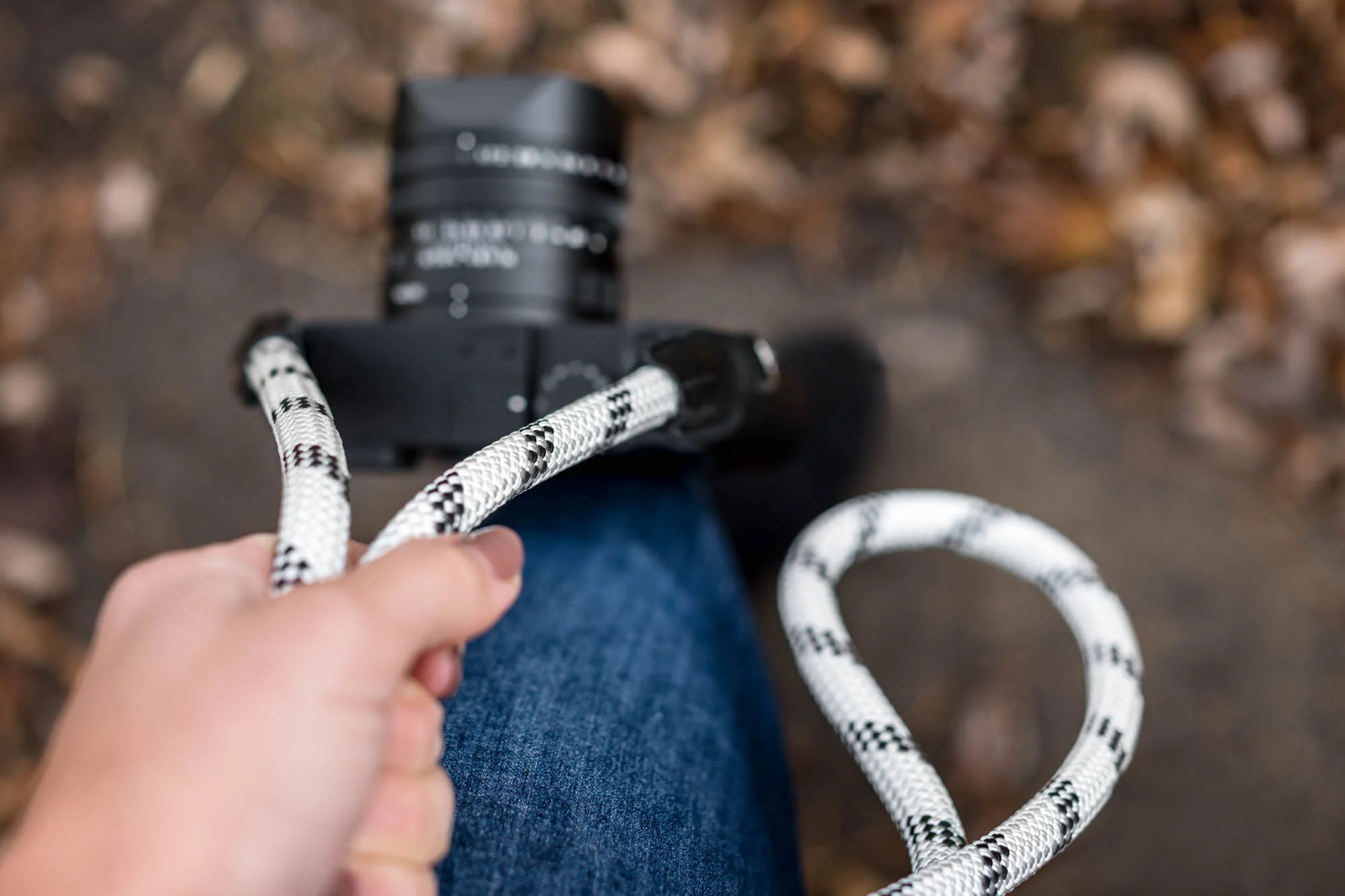 Leica Rope Strap, White & Black, 126cm, Key-Ring Style - Image 4