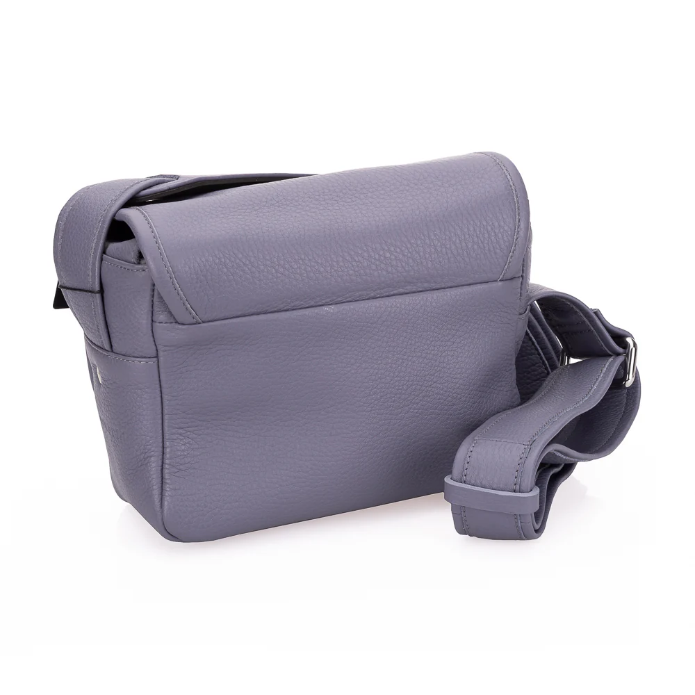 Used Oberwerth ‘Phil’ Leather Camera Bag (Lavender) - Image 3